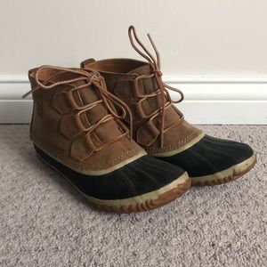 Sorel Out and About Booties size 8
